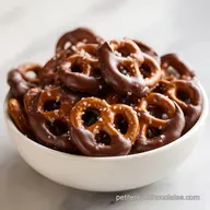 Bretzels Enrob&eacute;s de Chocolat en 45 Minutes