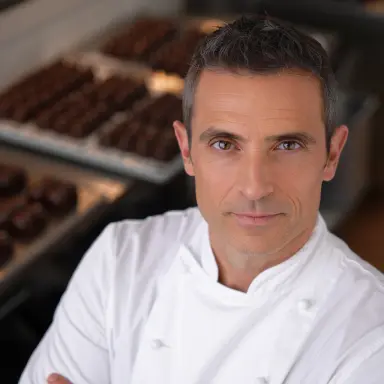Photo of Thomas Girard - Chef pâtissier — mousses entremets et techniques de tempérage du chocolat